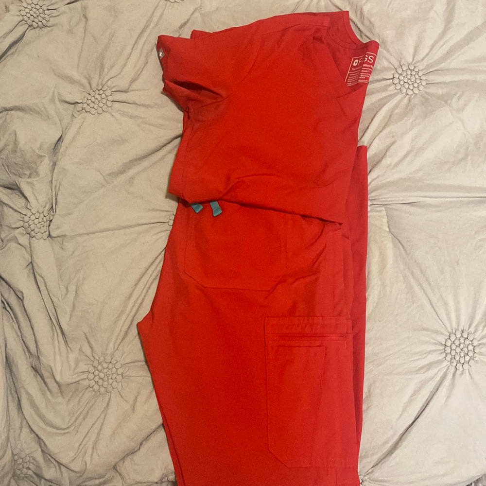 FIGS fiolite red scrubs